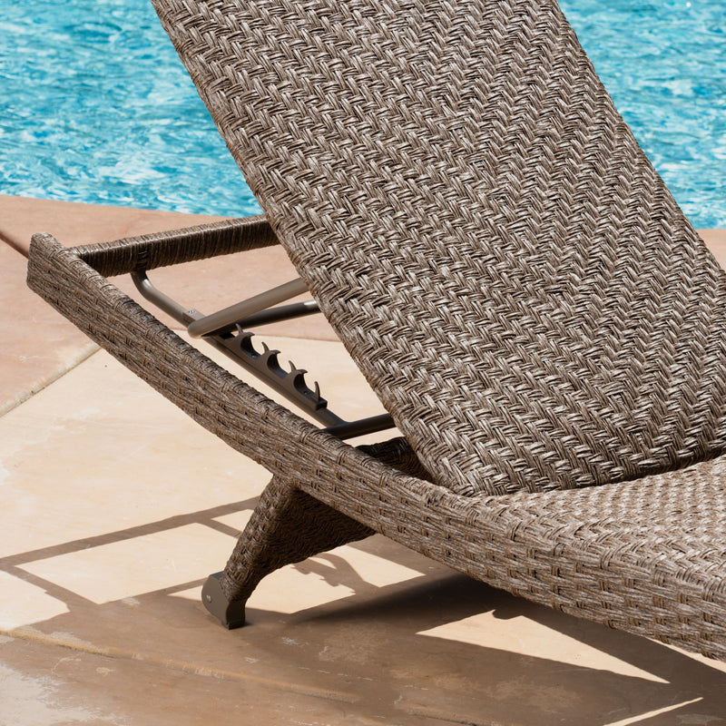 SunVilla 2-pack Patio Loungers